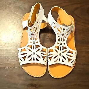 🦋5/$15 Girls Floral Sandals 13